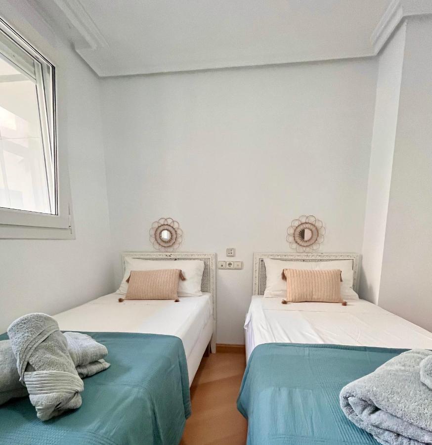 Gatu Premium Villa Turquesa Playa Y Parking كاديز المظهر الخارجي الصورة